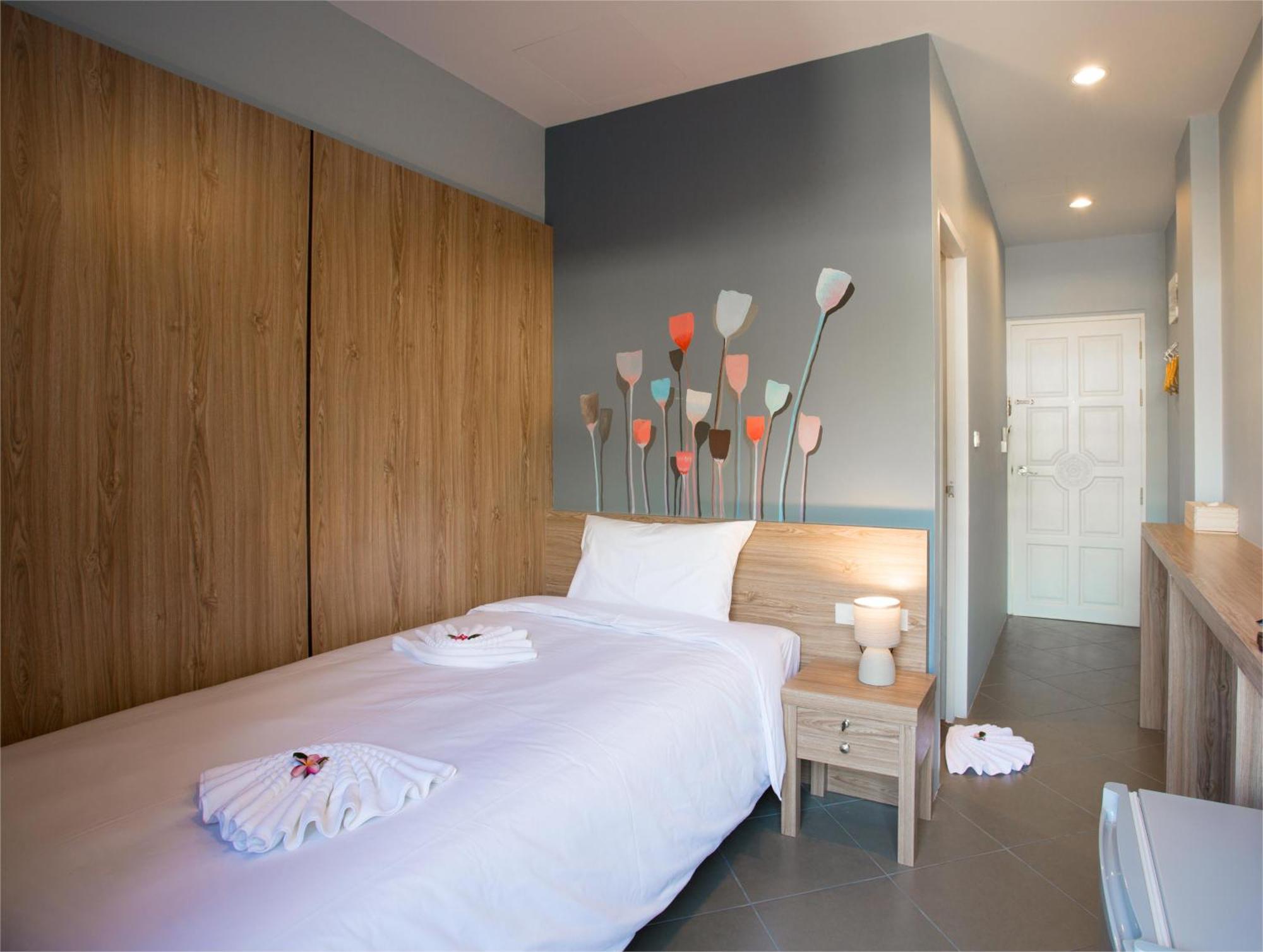 بيت شباب Inest Poshtel شاطئ كاتا المظهر الخارجي الصورة
