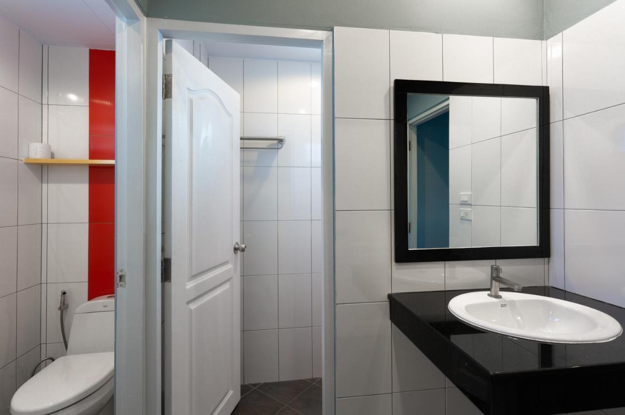 بيت شباب Inest Poshtel شاطئ كاتا المظهر الخارجي الصورة