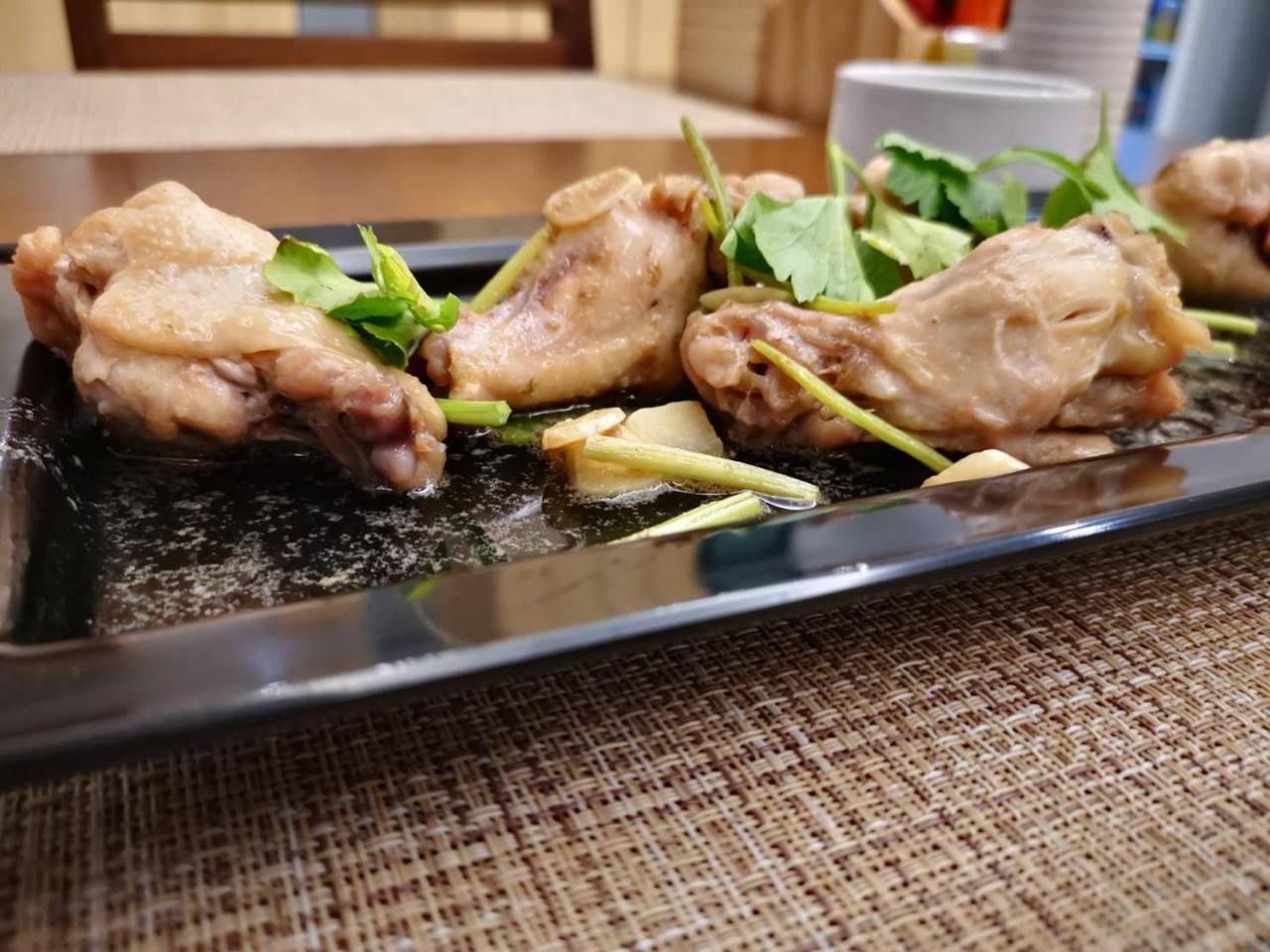 بيت شباب Inest Poshtel شاطئ كاتا المظهر الخارجي الصورة